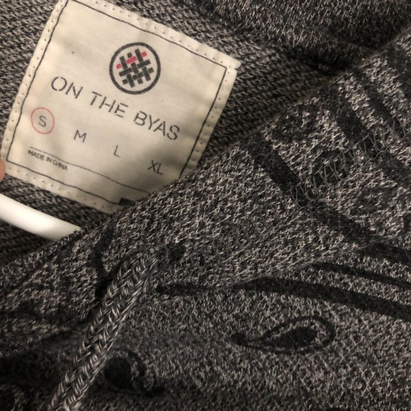 Tribal Sweater - Picture 2 of 4